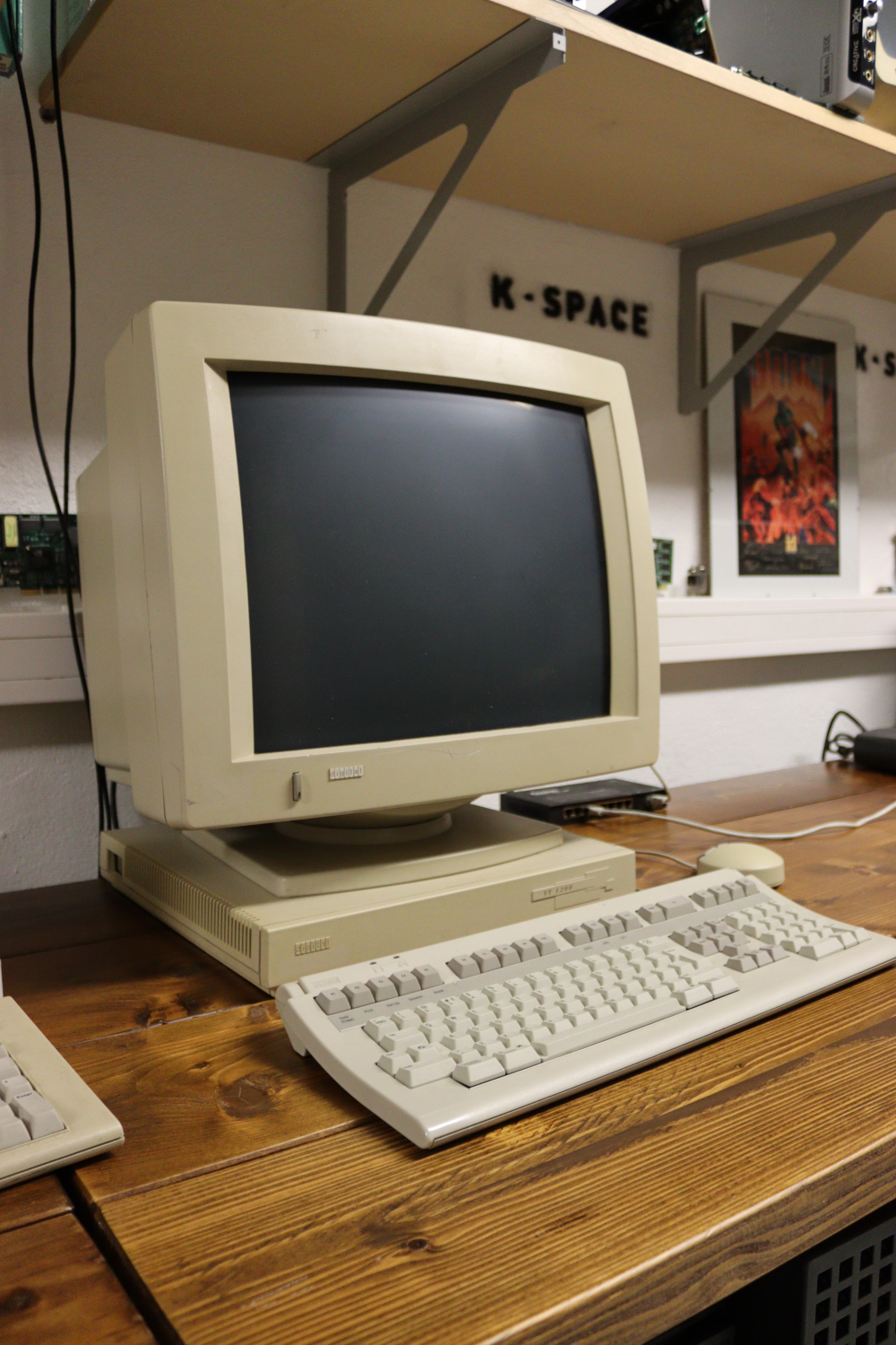 DEC VT1200 Terminal with its black and white CRT, Keyboard and round ball mouse