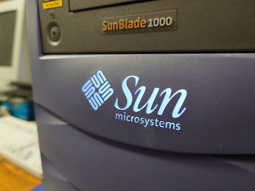 Glowing Sun Microsystems SunBlade 1000 logo